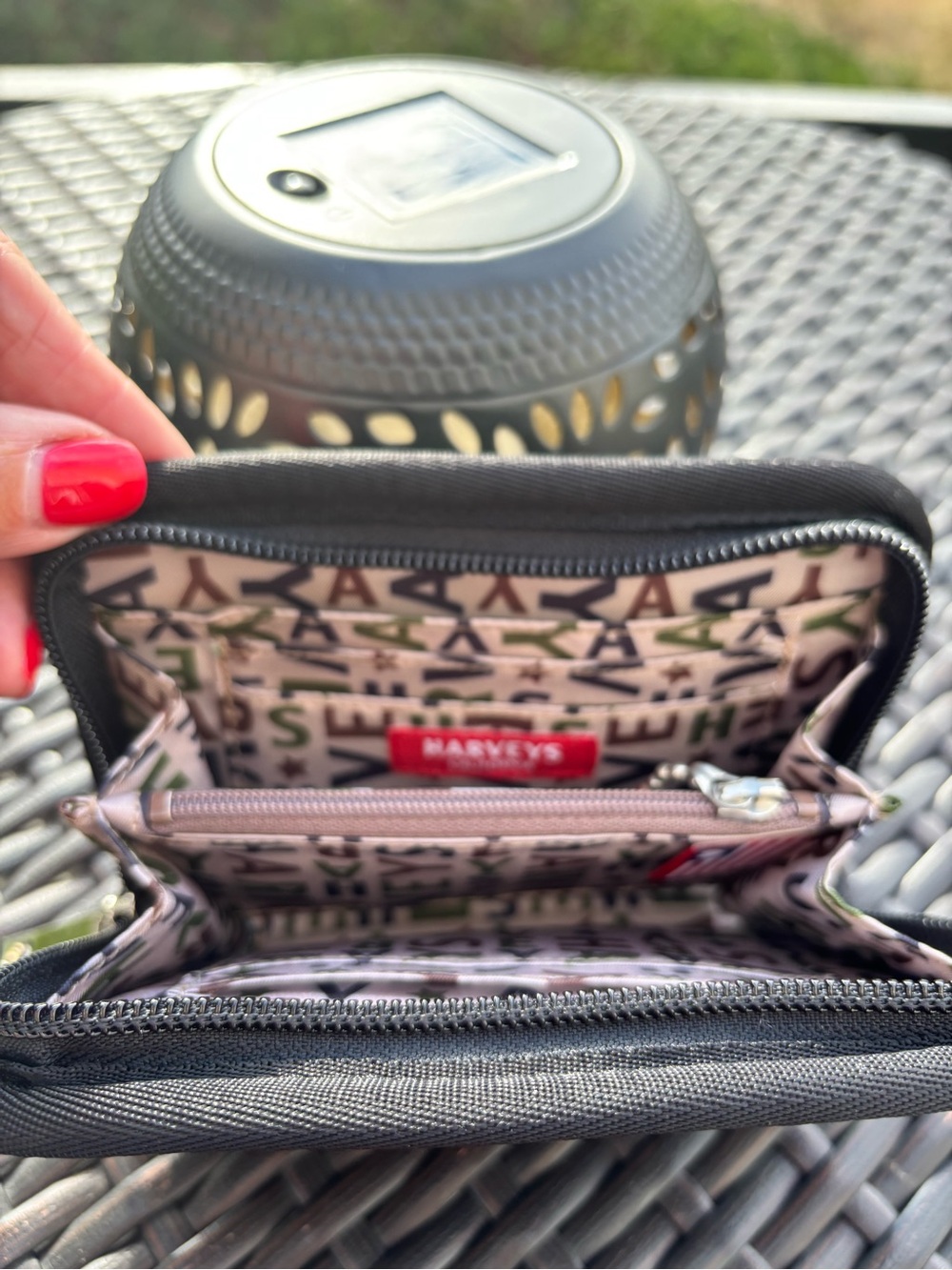 Harveys Camo Fun Size Wallet VEUC - Picture 2 of 3